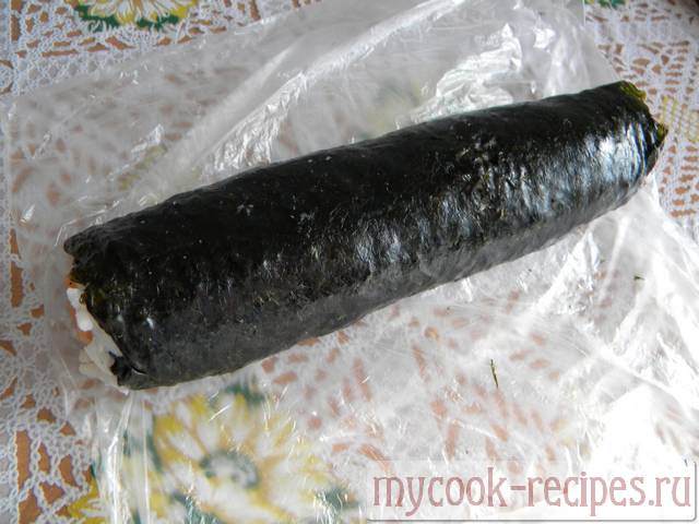 First ready wrapped up leaf to a hole First ready wrapped up leaf of nori