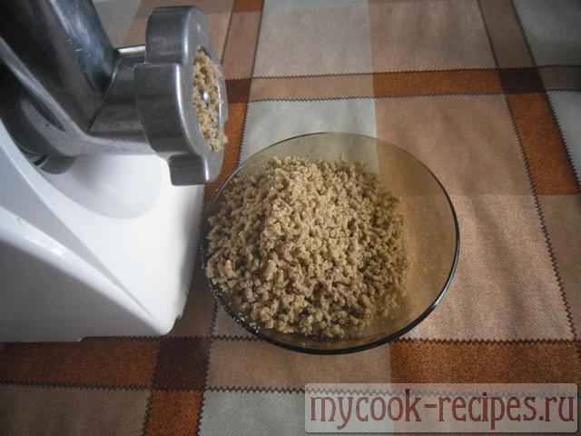Размолотые орехи на мясорубке Размолотые орехи на мясорубке