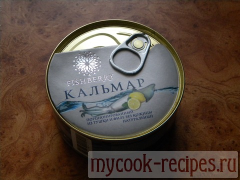 Банка с кальмарами