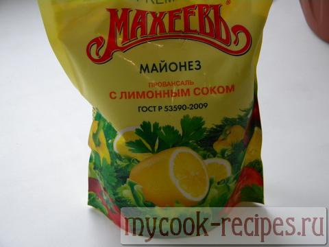 Салат из морских обитателей с огурцами, шампиньоны,