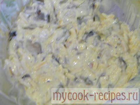 Салат из морских обитателей с огурцами, шампиньоны,